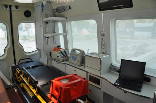 垫江县救护车内部